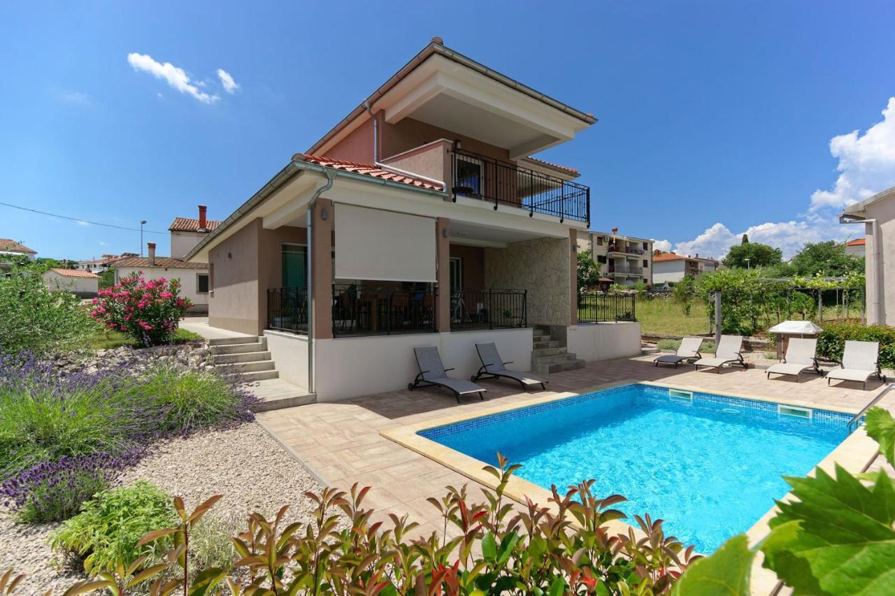 Villa Nerium Malinska Buitenkant foto