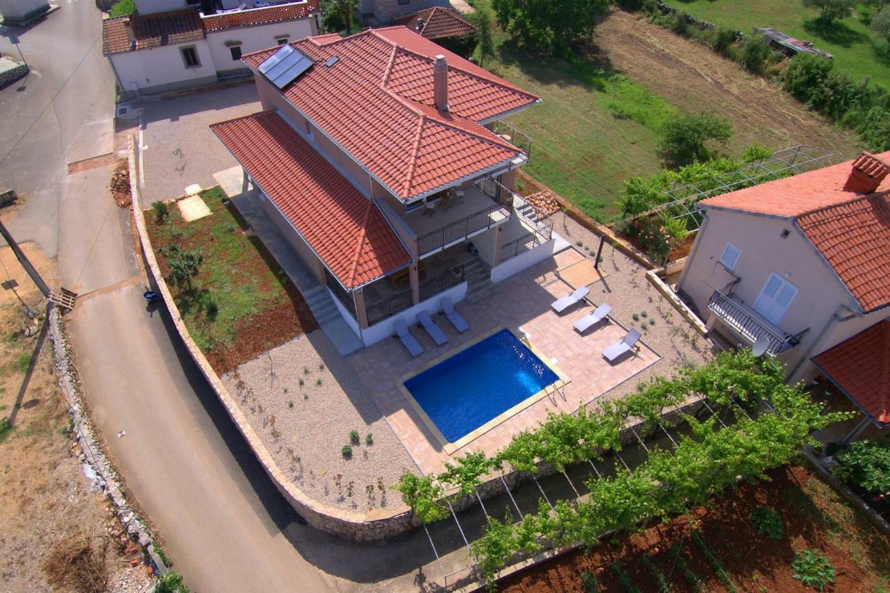 Villa Nerium Malinska Buitenkant foto